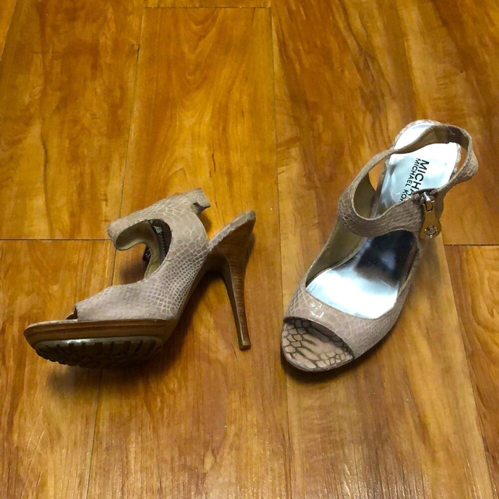 Michael Michael Kors Pink Snakeskin Heels Size 7.5